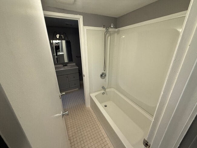 Building Photo - 9635 White Acre Rd