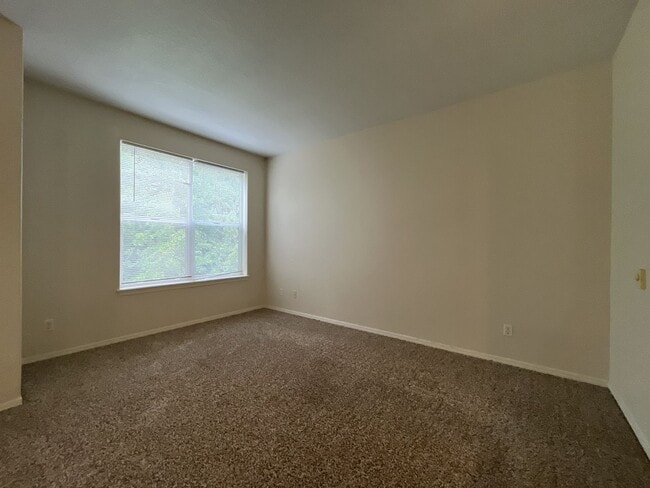 Building Photo - Spacious Three-Story Townhome Near Orenco Station with Attached Garage, Private Balcony, and Vaul...
