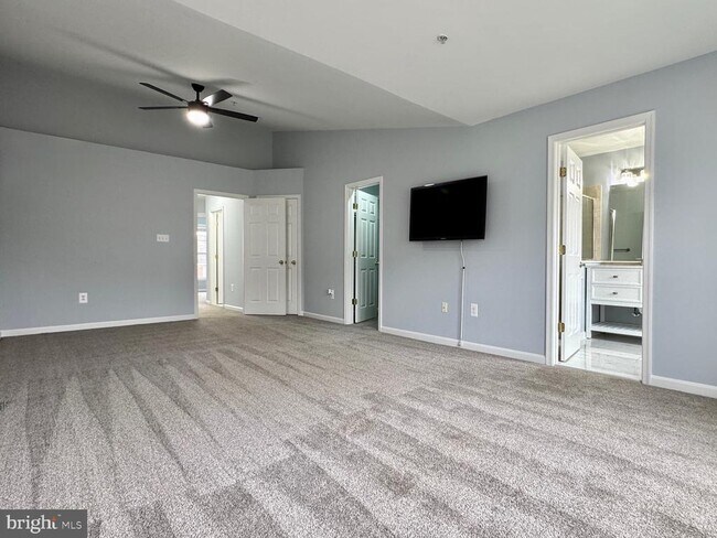 Building Photo - 2601 Emerson Dr