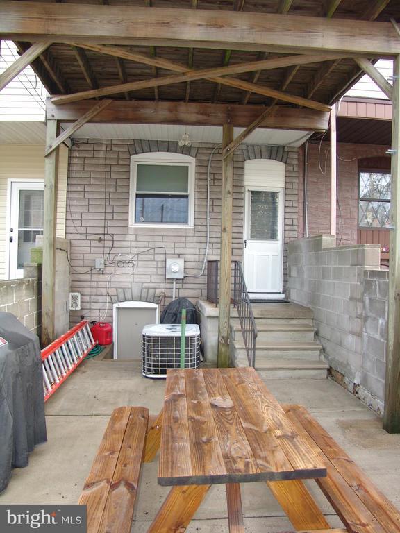 Building Photo - 3720 Foster Ave