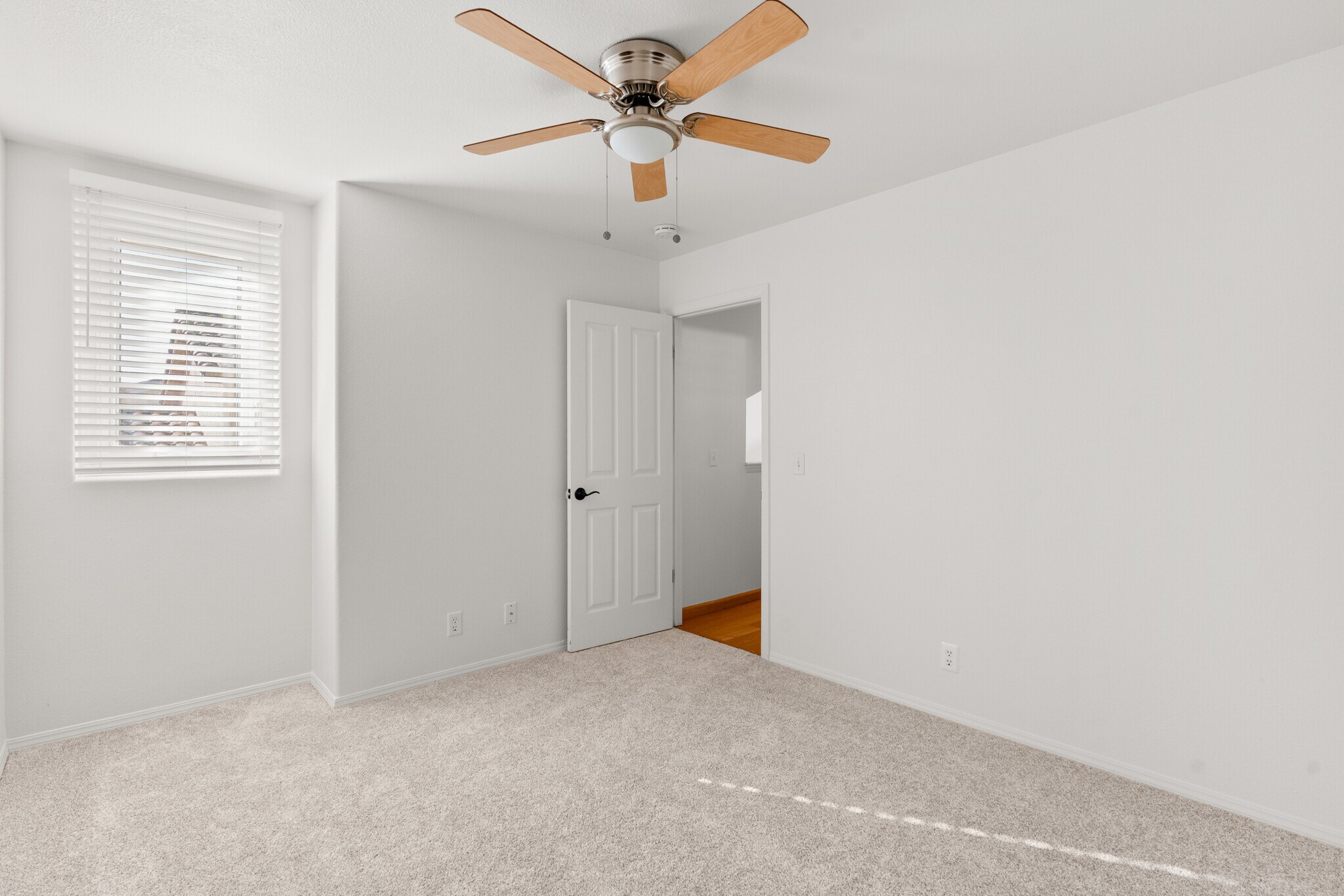 Building Photo - 1124 Grass Valley Way