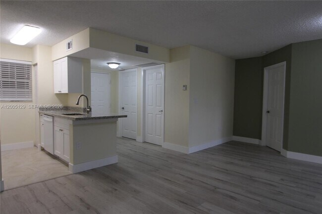 Building Photo - 2890 N Oakland Forest Dr