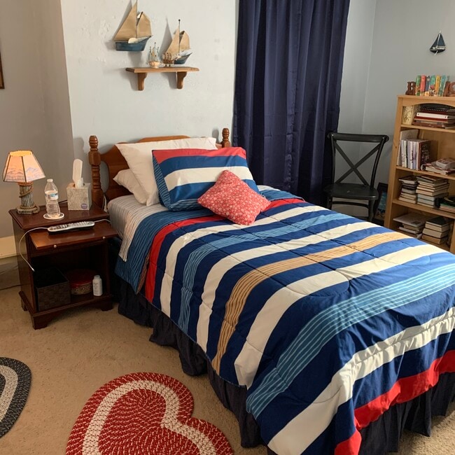 Large bedrooms - 3580 Bakerstown Rd