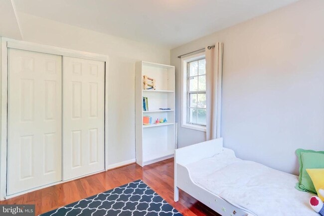 Building Photo - 2707 S Walter Reed Dr