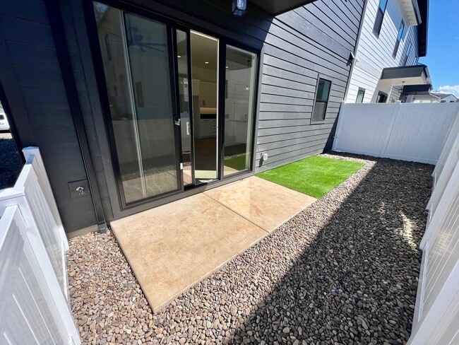 Building Photo - 210 Bogey Ln