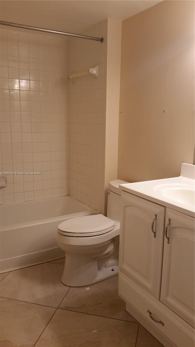Building Photo - 9999 Summerbreeze Dr