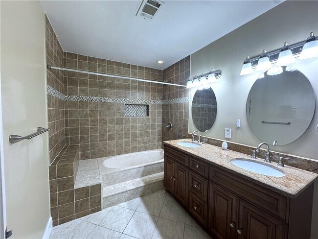 Building Photo - 5338 Roberts Dr