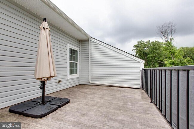 Building Photo - 1022 Linden Dr