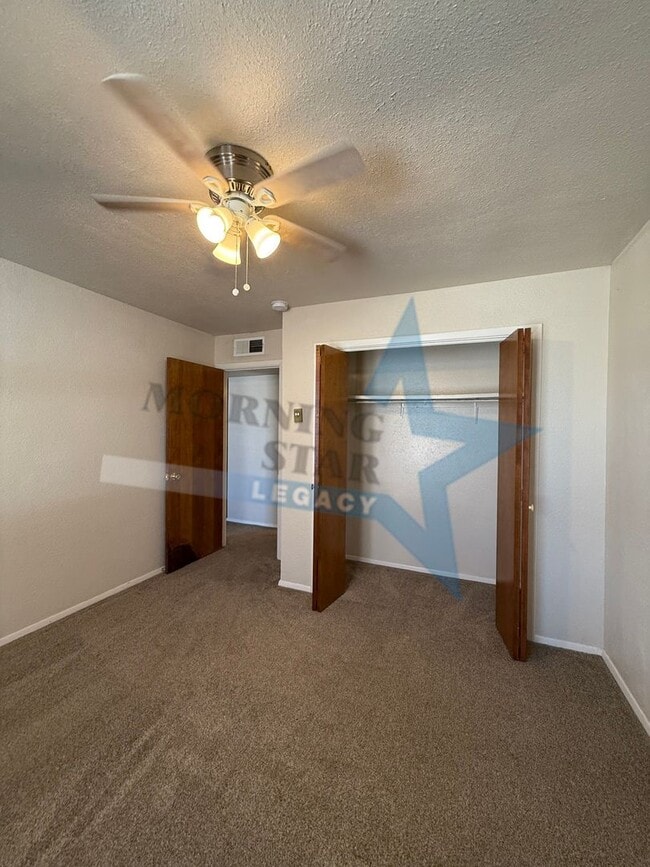 Building Photo - 3 Bed Condo W/ yard!