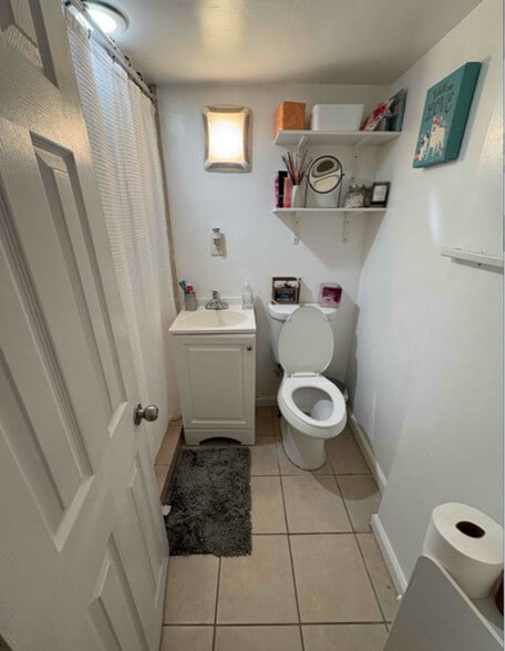 Building Photo - 779 Lake St