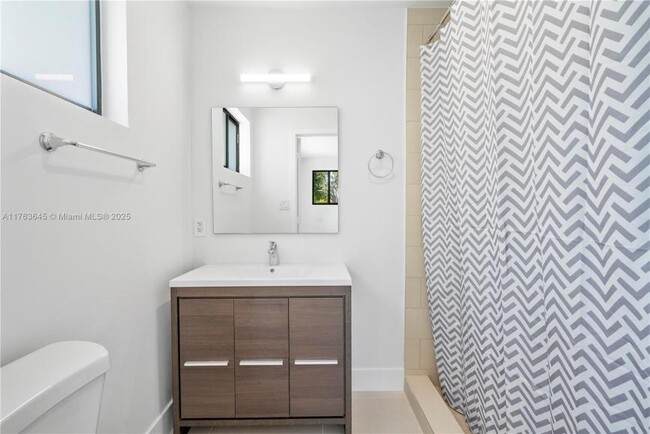 Building Photo - 2 bedroom in North Miami FL 33161