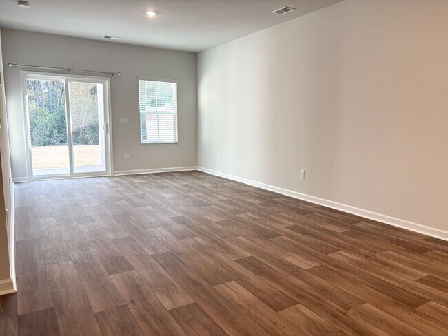 Building Photo - ABSOLUTELY BEAUTIFUL BRAND-NEW BUILD TOWNHOME