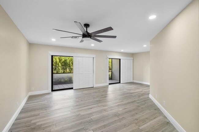 Building Photo - 11 Lexington Ln E