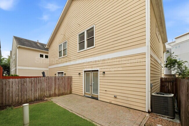 Building Photo - 2323 Sperber Ln
