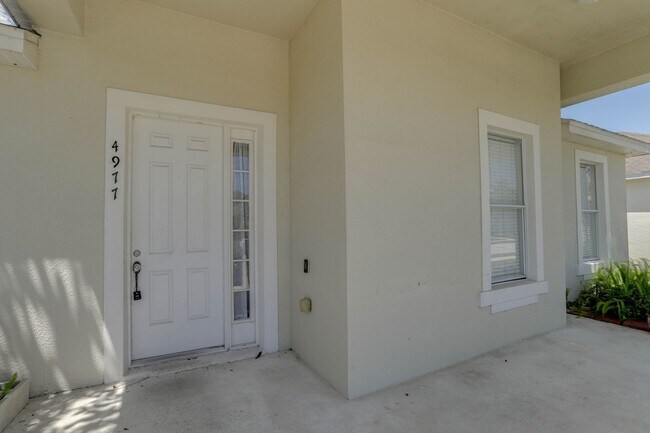 Building Photo - 4977 Pall Mall St W