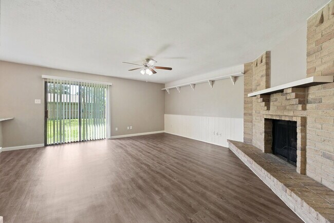 Building Photo - 17615 Autumn Hills Dr