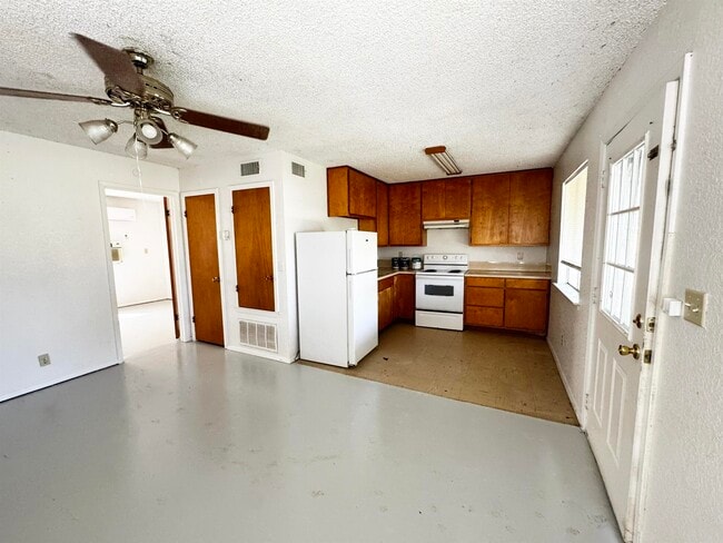 Building Photo - 107 Logan Dr
