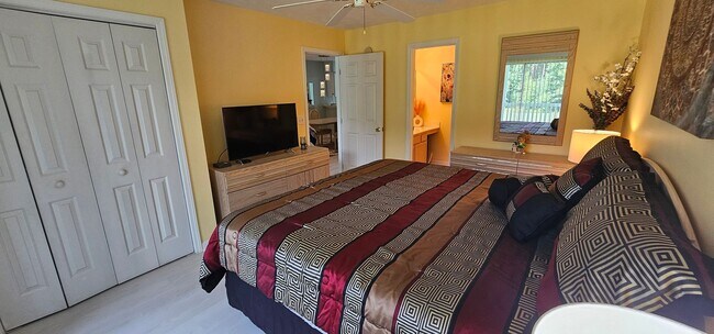 Building Photo - Beautiful 2 Bed / 2 Bath Furnished Condo A...