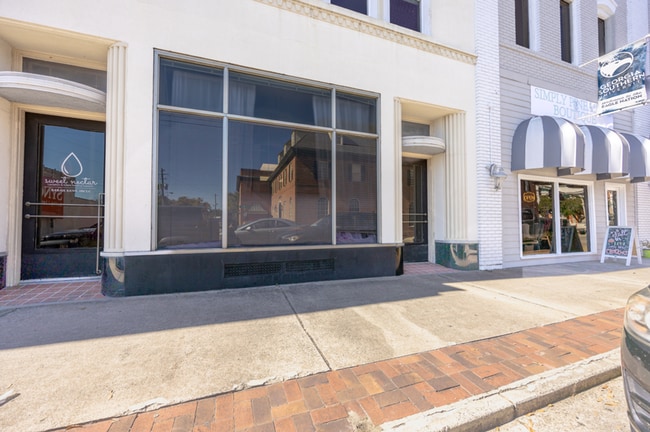 Building Photo - 9 S Main St