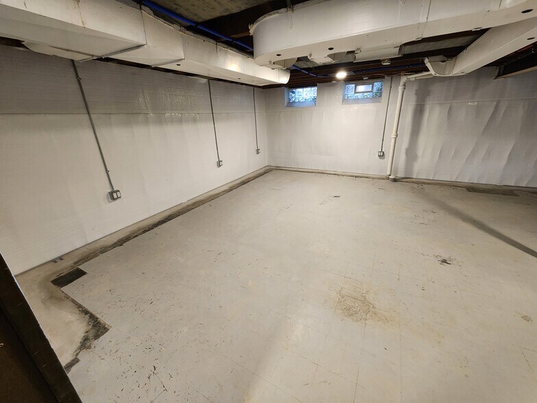 Basement - 21102 Lochmoor St