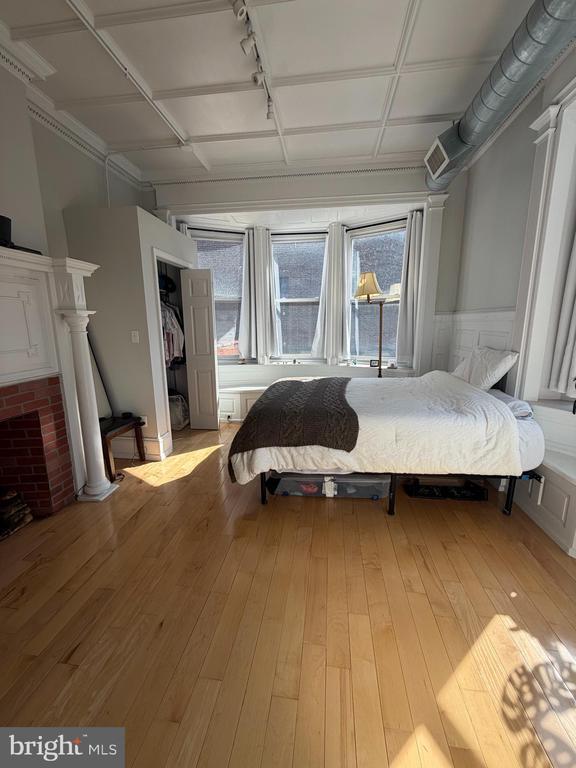 Building Photo - 2034 Chestnut St