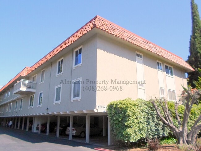 Building Photo - Condo in Great Location! Award Winning Schools!