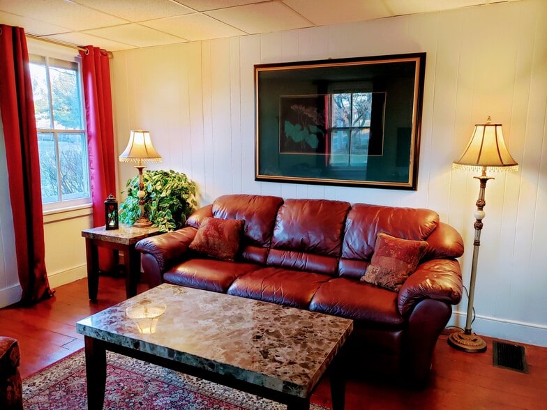 Living room - 3849 Township Line Rd