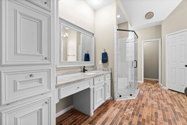 Building Photo - 590 Edgewood Dr