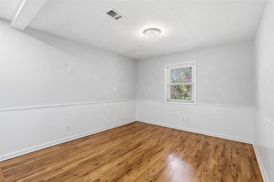 Building Photo - 2815 Carolyn Dr