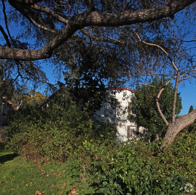 Building Photo - 1621 Riverside Dr