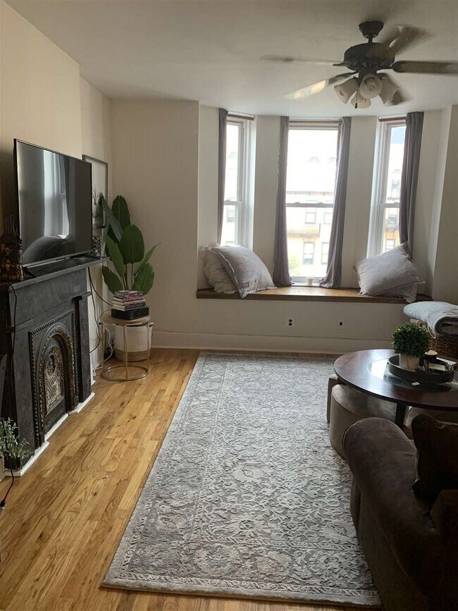 Building Photo - 1216 Washington St