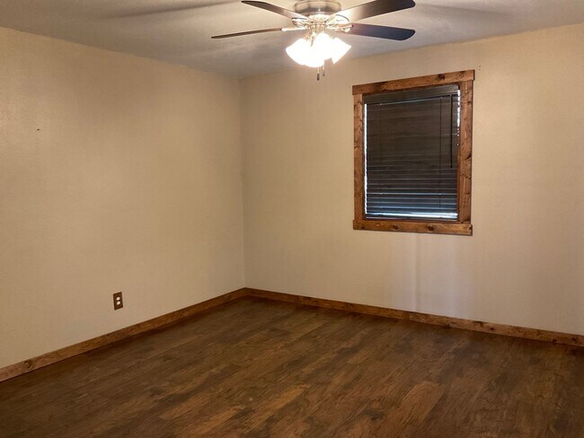 Building Photo - **APPLICATION RECEIVED**  3-Bedroom Home in Downtown Burnet with Large Fenced Yard!