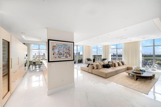 Building Photo - 17301 Biscayne Blvd