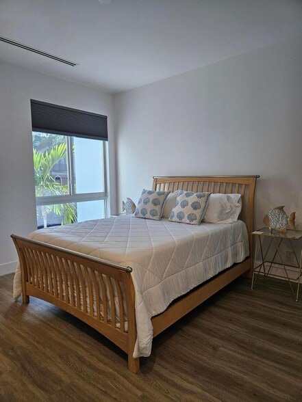 Building Photo - 2275 SE 7th St