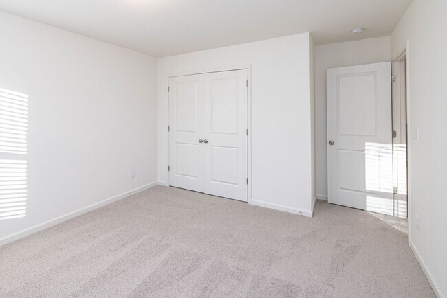 Building Photo - 3 br  Quiet community, paired Home minutes from I-77 and I-40