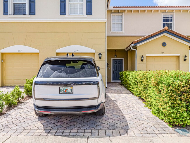 Building Photo - 259 Provence Pl