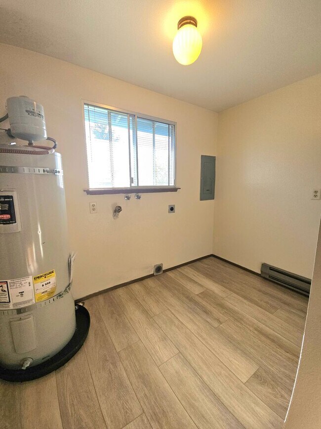 Building Photo - 2bed/1bath Edgewood Duplex*****COMING SOON***