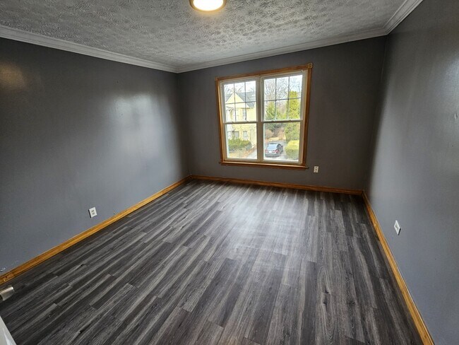 Building Photo - 11600 Beulah Ave