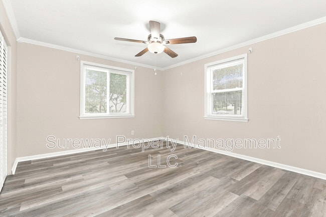 Building Photo - 208 Knight Ave