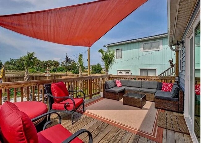 Building Photo - LAVISHLY FURNISHED PIRATE-THEMED OFF-SEASO...