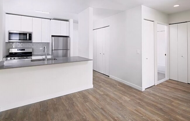 Building Photo - 247 E 50th St