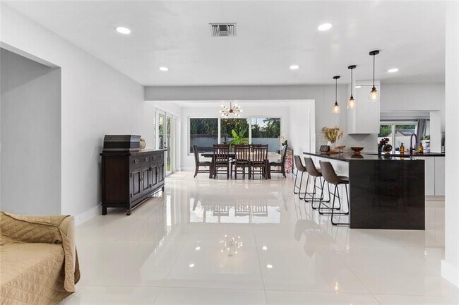 Building Photo - 8580 NW 11th Ct