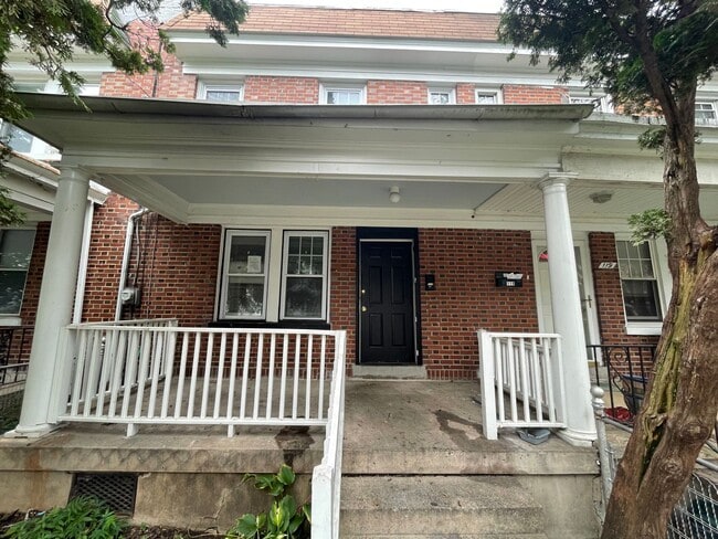 Building Photo - 2 Bedroom Single Family Home in Lancaster!