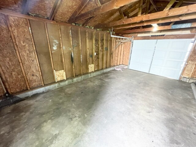 Building Photo - 4 Bedroom conveniently located in the popular Irvington neighborhood