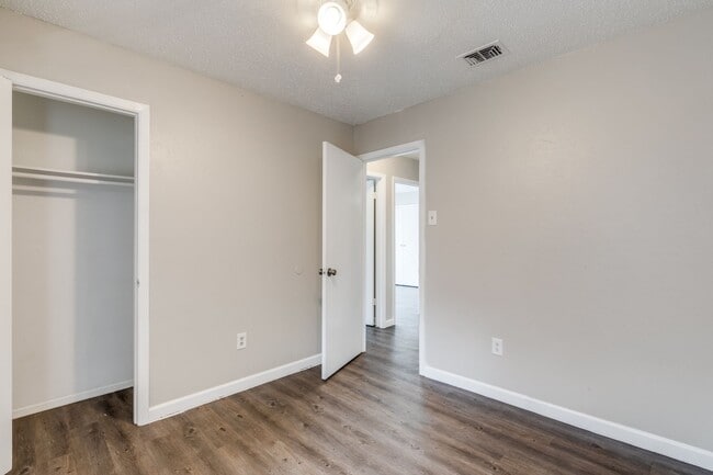 Building Photo - 2513 Richmond Dr