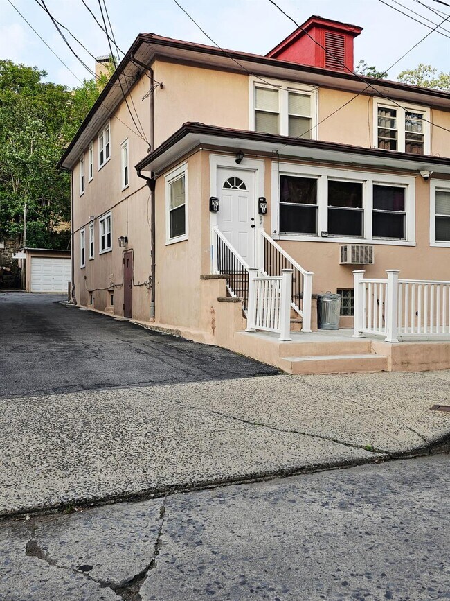 Primary Photo - 57 Hartley Ave