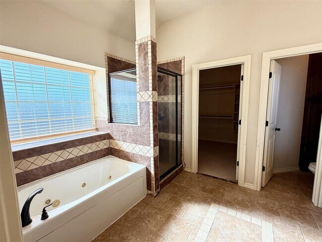 Building Photo - 620 Summit Crest Ln