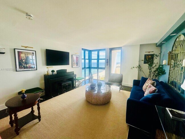 Building Photo - 2555 Collins Ave
