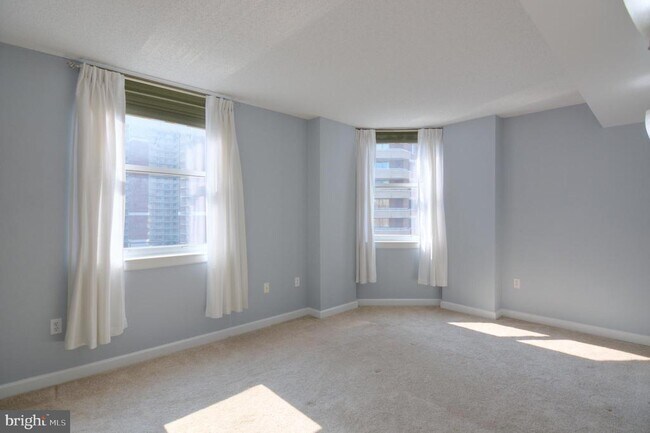 Building Photo - 880 N Pollard St