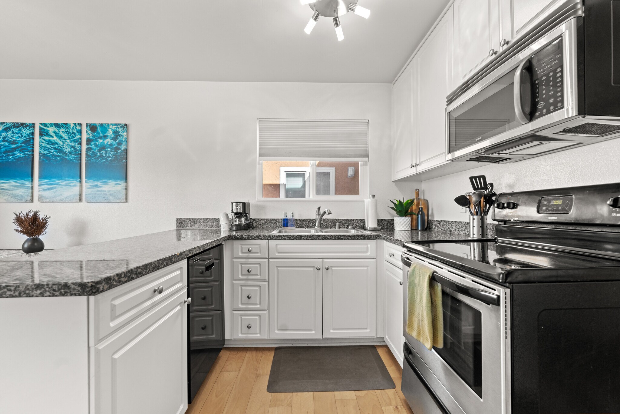 Building Photo - 17141 W Bernardo Dr